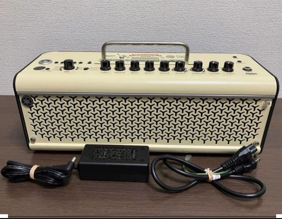 Продавам китарен усилвател THR30II Wireless