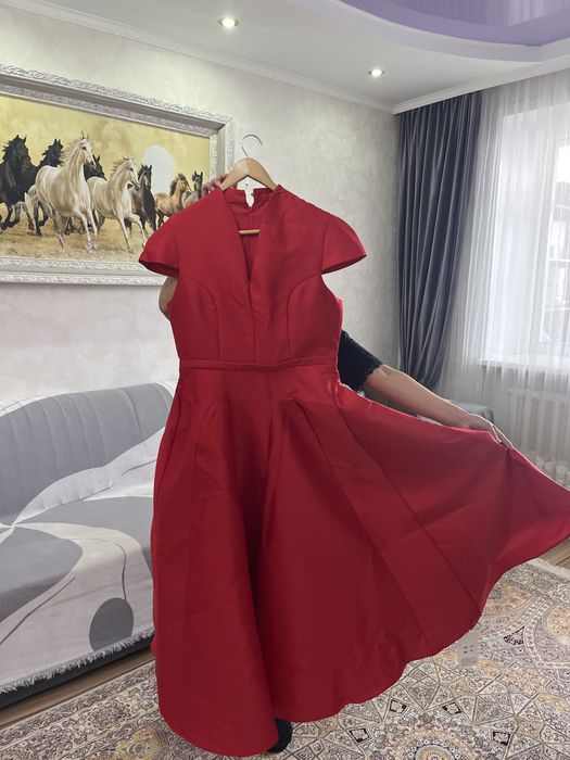 Новое брендовое платье