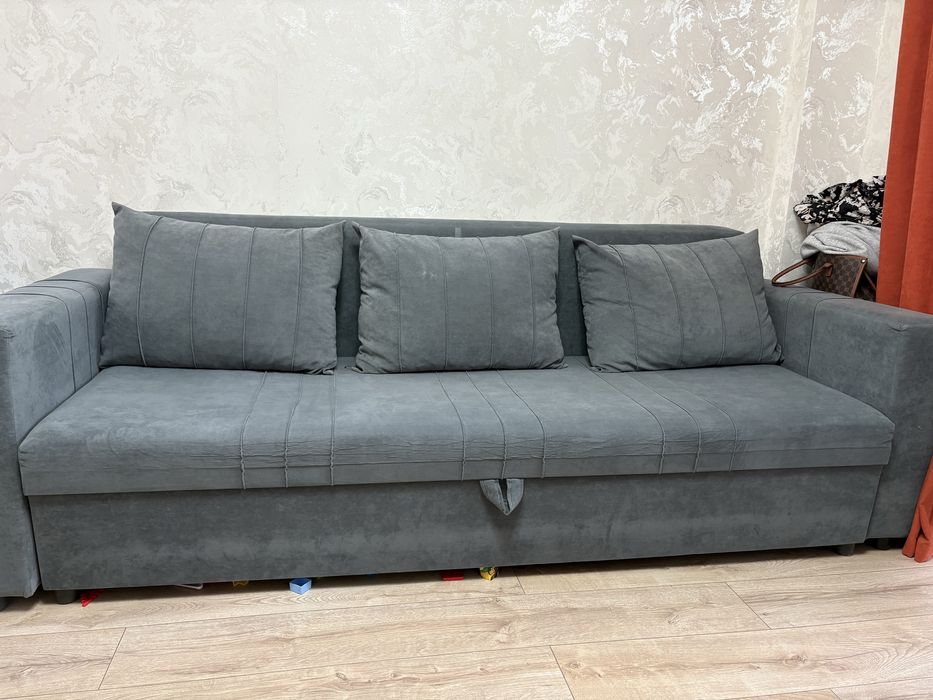 Срочно продам диван с подушками
