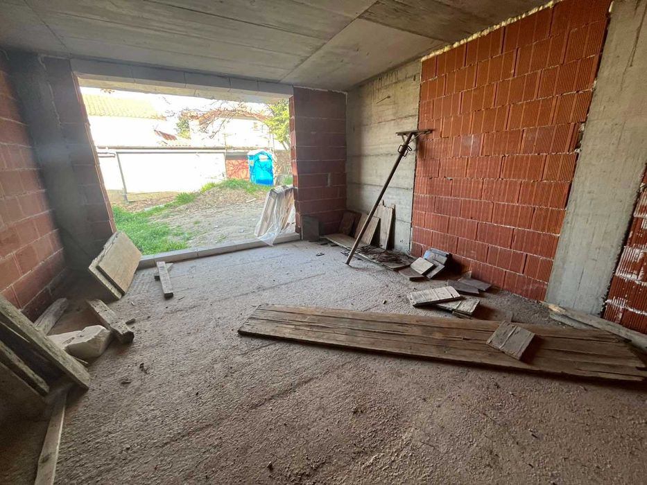 Двустаен апартамент с двор за продажба – ново строителство, район Лидл, гр. Казанлък