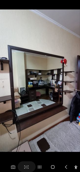 Продаю стол  и зеркало.