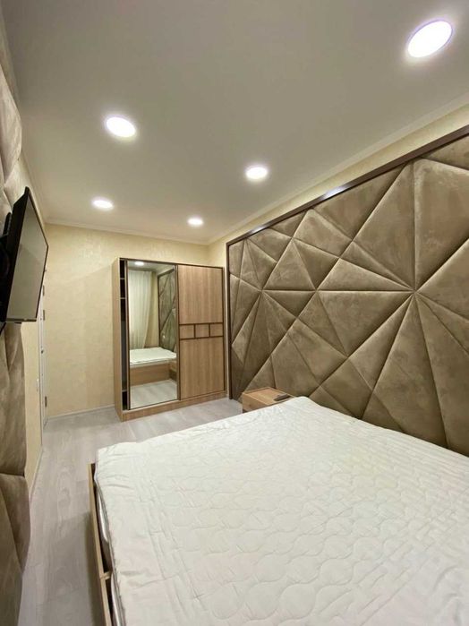 аренда 3-х комн ориентир  гостиница Россия