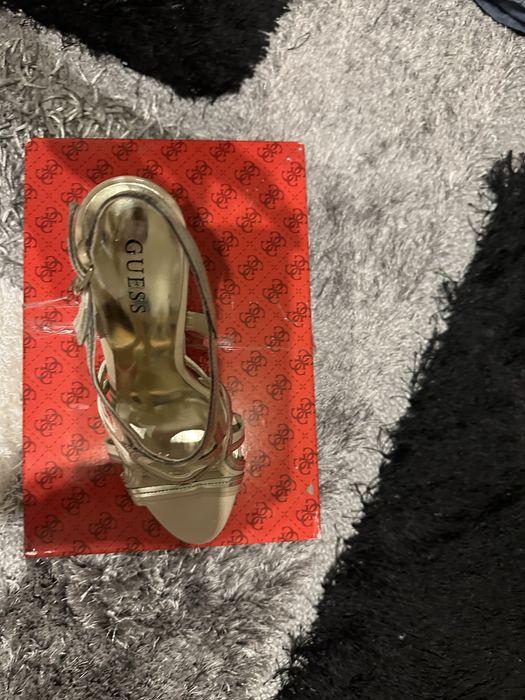 Pantofi cu toc stiletto Guess