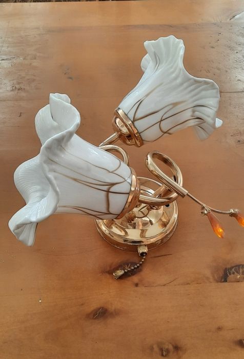 Продам люстру,  светильники