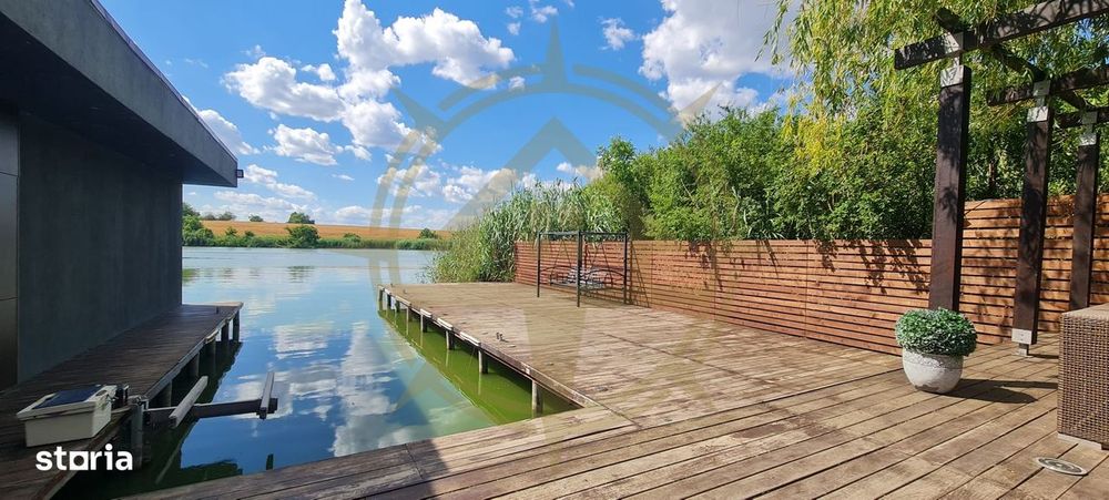 Dom00343 - vila luxurianta la lac cu ponton si casa de barca snagov