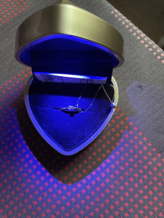 Продается новое бриллиантовое кольцо