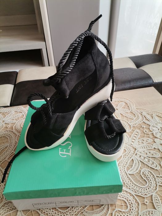 Sandale culoare negre