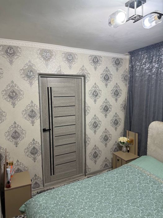 Uchtepa 26 kvartalda 1 xona 3 xona qilingan sotiladi srochna