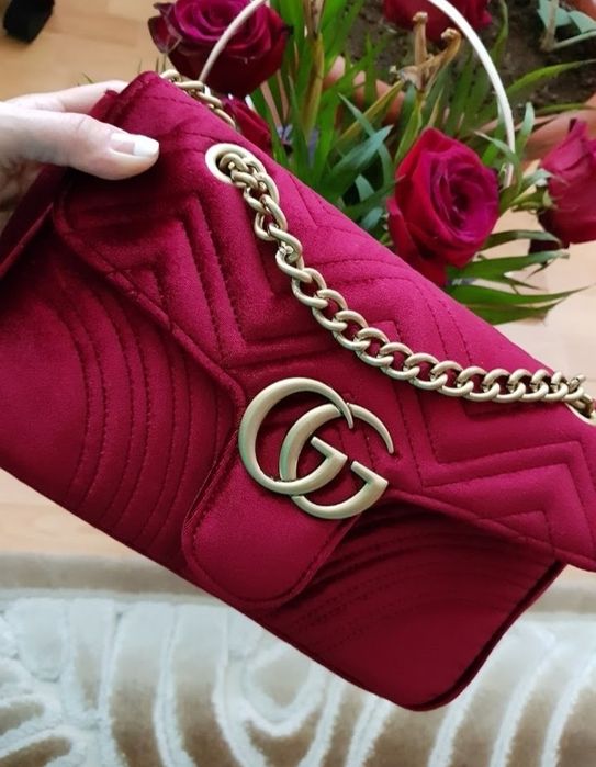 Geanta catifea Burgundia,accesorii metalice aurii.mate,saculet, etiche