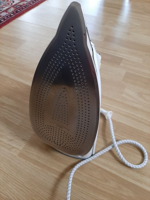 Vând fier de călcat Rowenta Focus