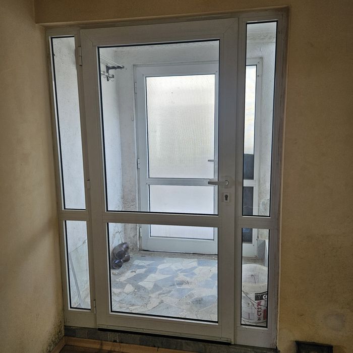 Алуминиева врата