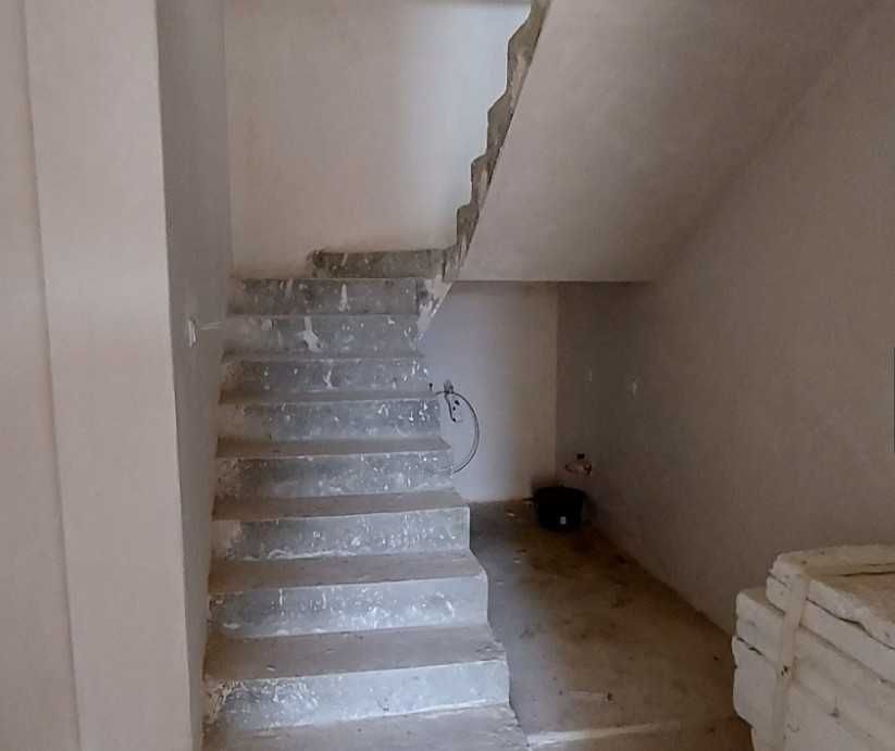 Предлагаме еднофамилни къщи в град Поморие