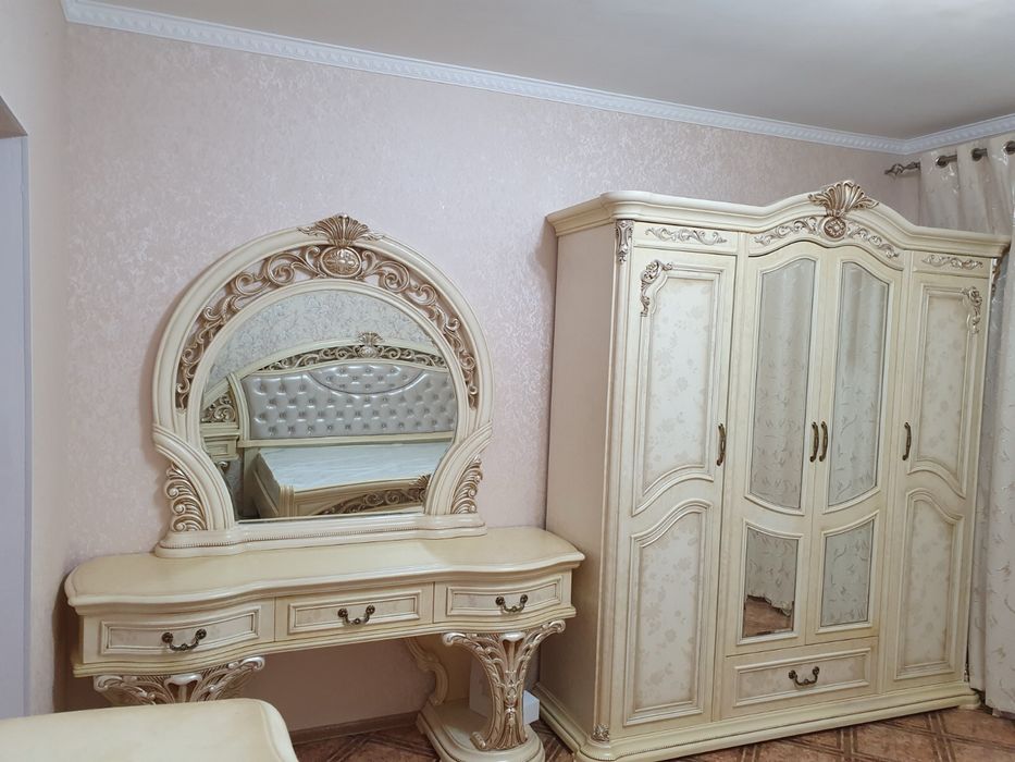 Продается спальный гарнитур