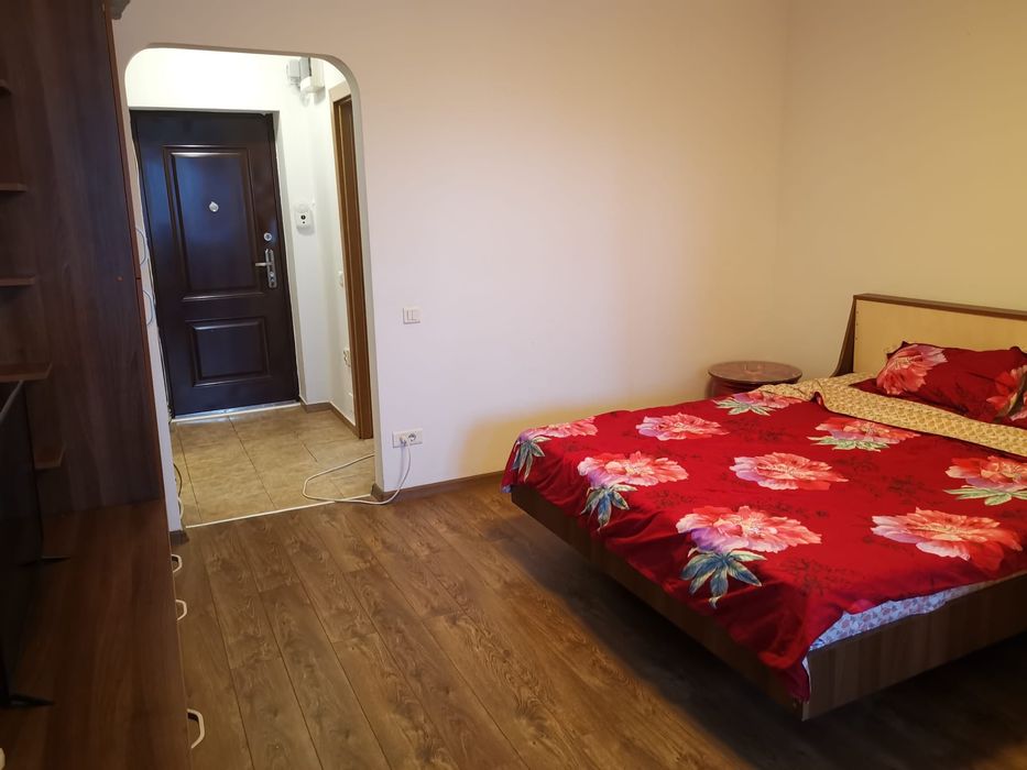Închiriez garsoniera cf 1 zona piața Minis