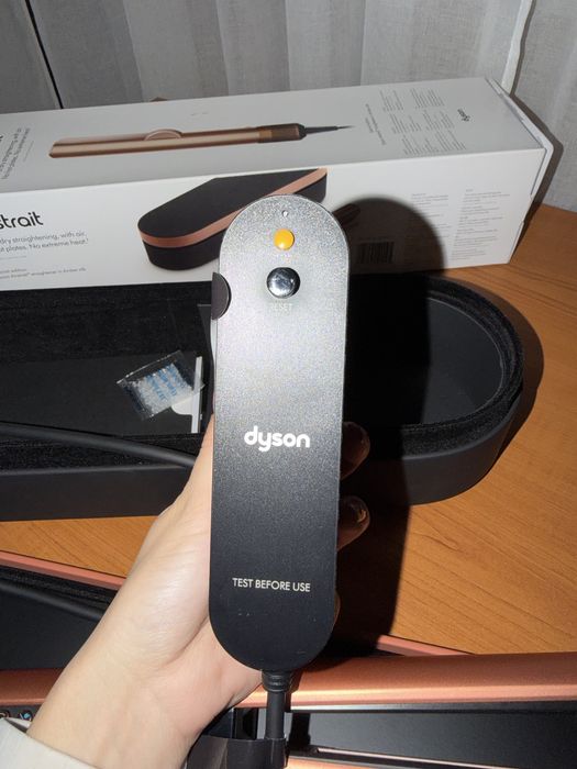 Dyson Airstrait