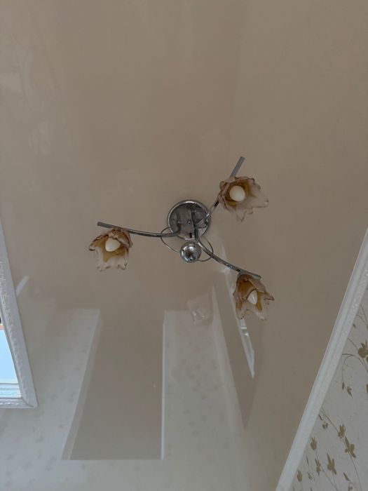 Большие и маленькая люстры