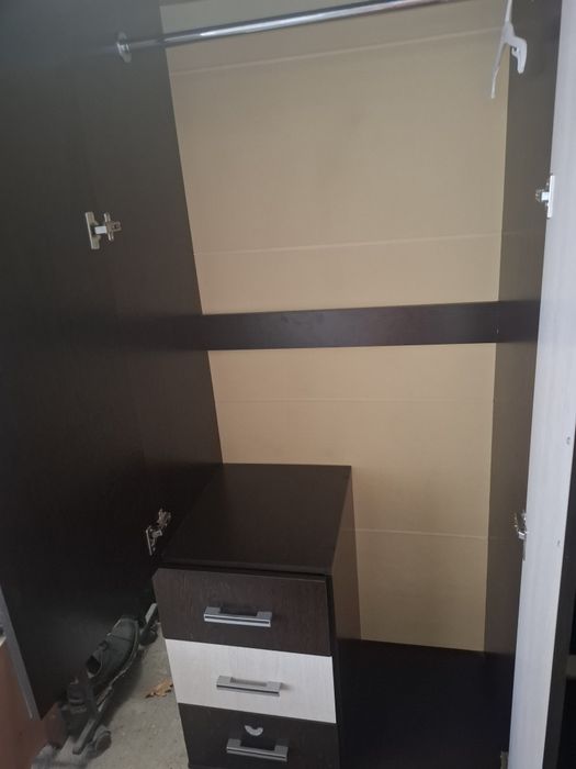 Продается шкаф с зеркалом