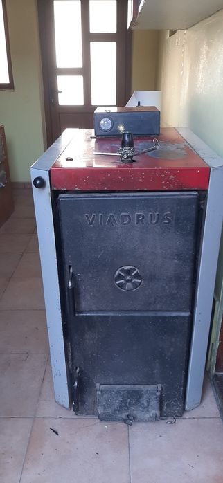 Centrala pe lemne 35 KW, Pompă, Boiler electric 80l, 6 calorifere