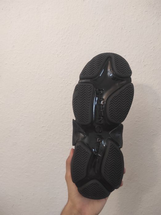 Balenciaga triple s black