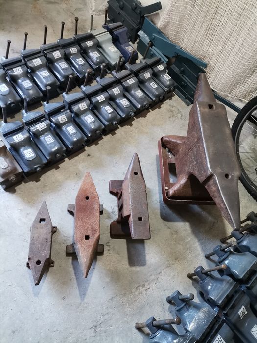 Малка средна голяма наковалня