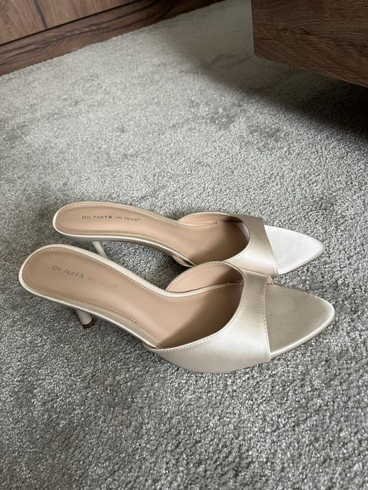 Дамски чехли с токче