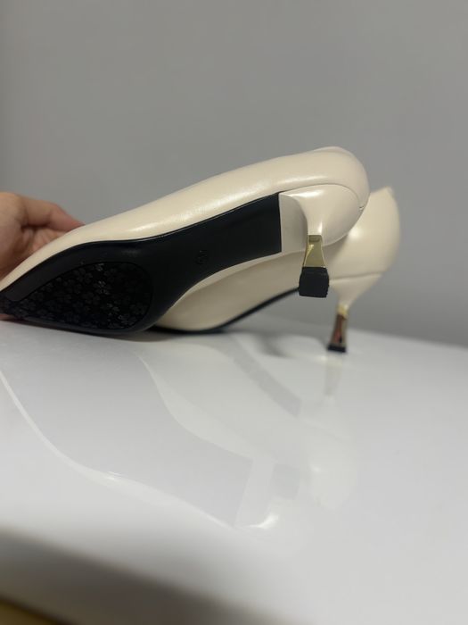 туфли бежевого цвета