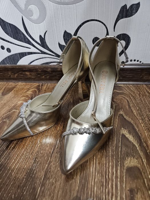 Туфли золотистый новый 37 размер