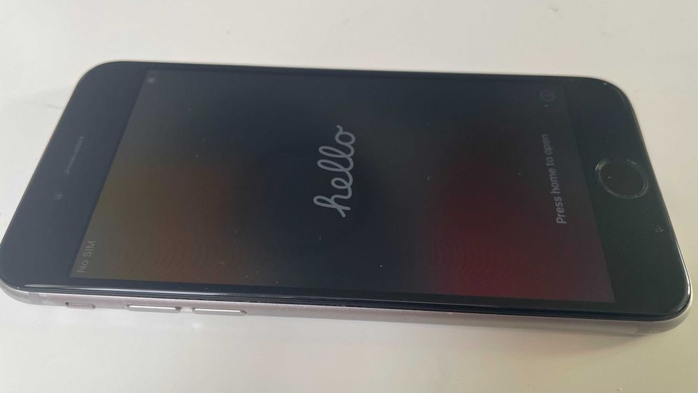 iphone 6s, working 100% battery in excellent condition, collectable