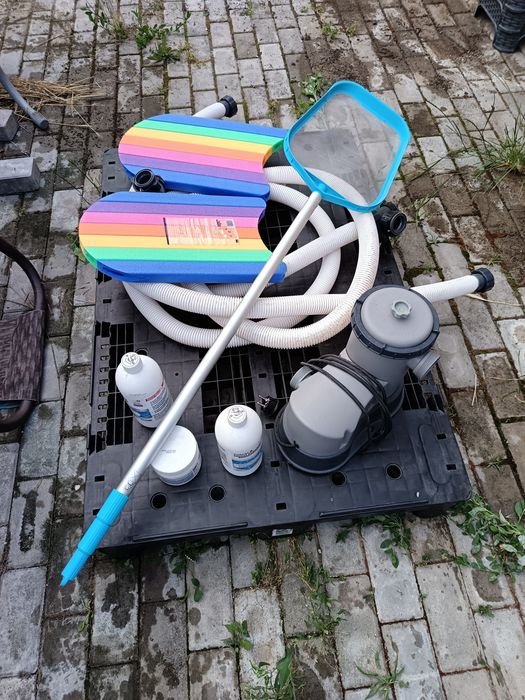 Vând piscină supraterană