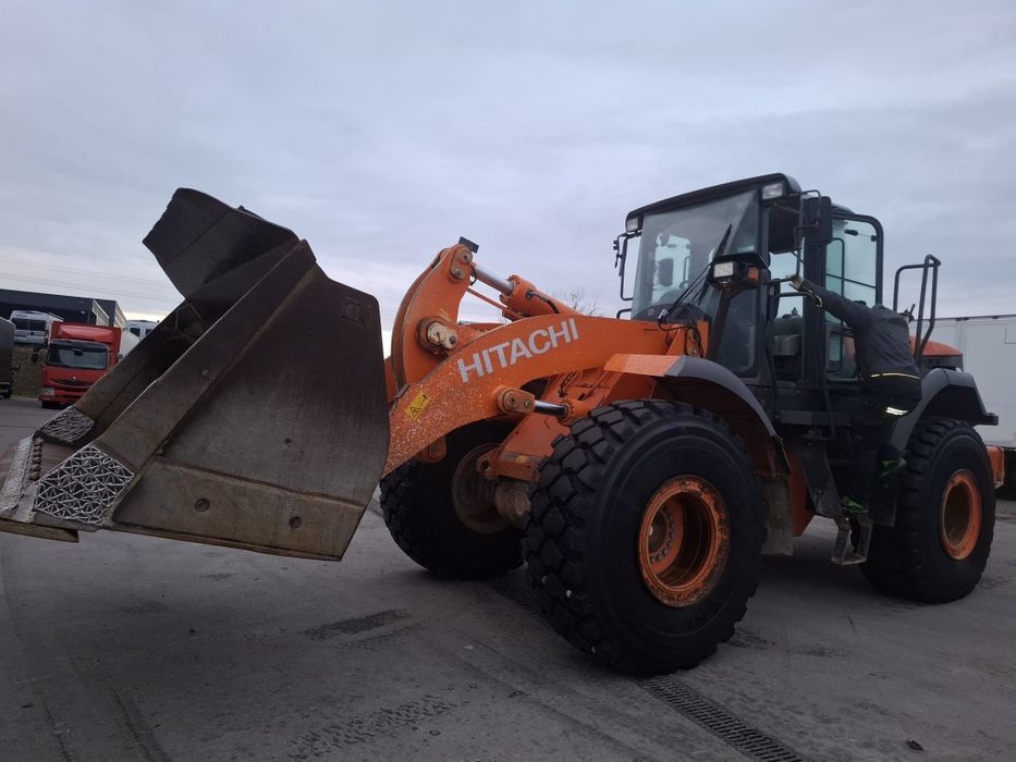 Inchiriez incarcator frontal (VOLA) 22 TONE