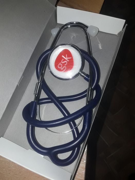 халаты и стетоскоп