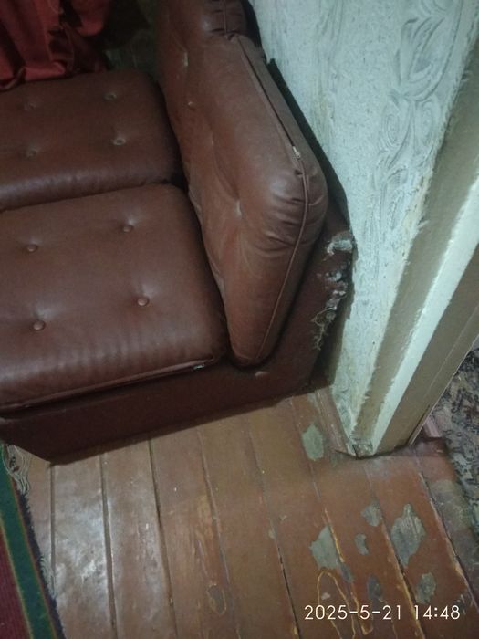 Продам кожаные кресла