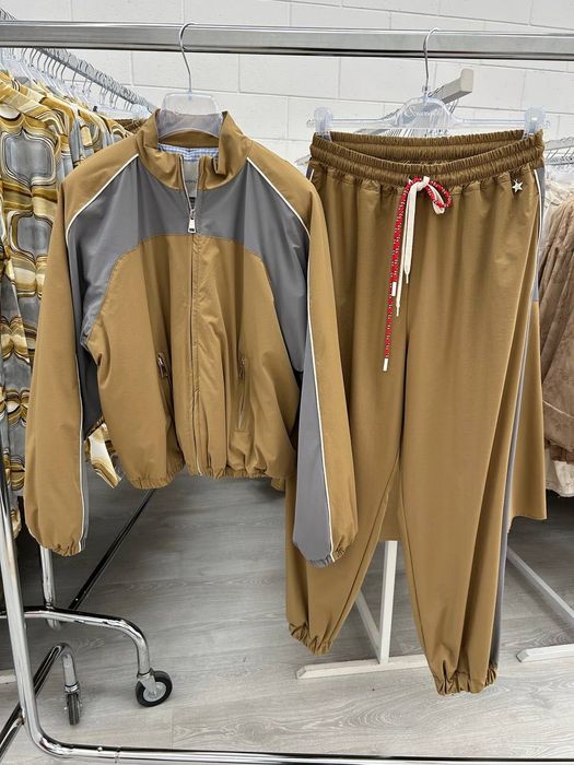 Souvenir, Italy, woman set