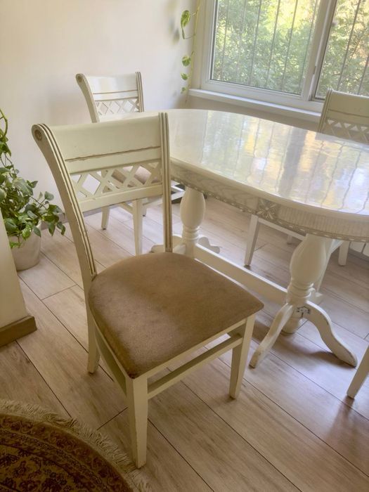 Продаются кухонный стол и стулья (б/у)