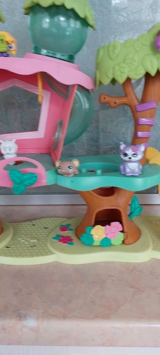 Дерево и карусель для петшопов