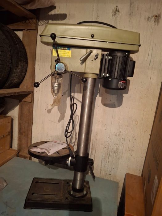 Настольный вертикально-сверлильный станок