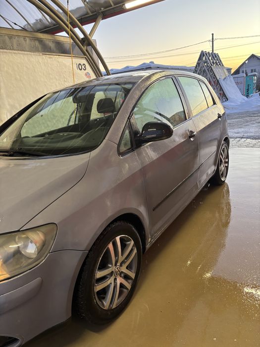 Vând/schimb golf 5 plus