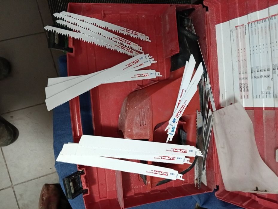 Fierăstrău  sabie Hilti