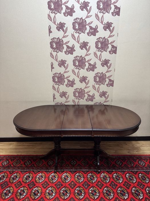 Stol-stul komplekt sotiladi