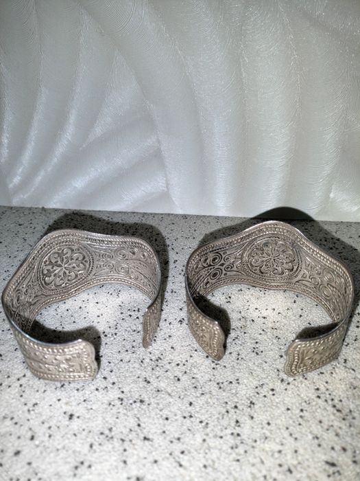 Күміс білезік сатылады