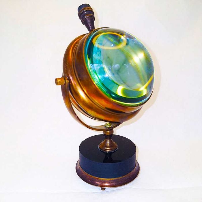 Бронзов часовник с ретро дизайн