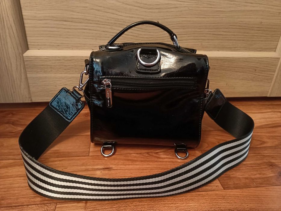 Лакированная сумочка