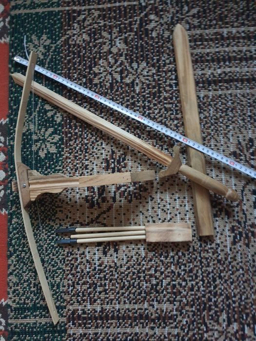 Дървен меч и арбалет по 20 лв