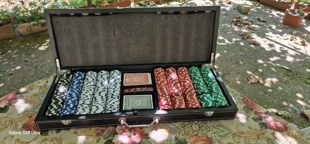 500 професионални чипове за покер в куфар  + 20 резерва