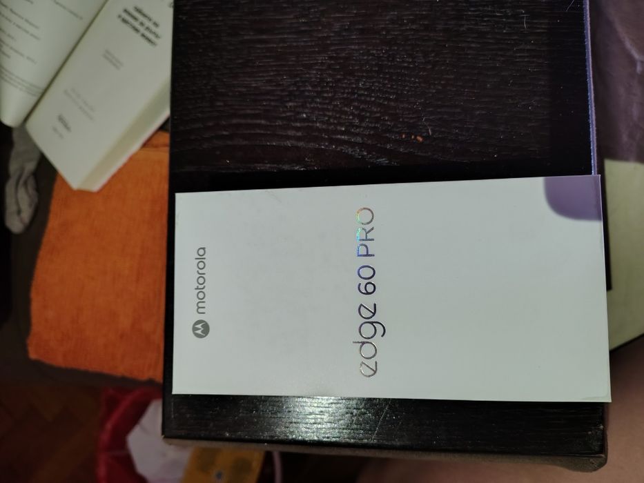 Продавам Motorola edge 60 pro 12GB RAM/512GB memory