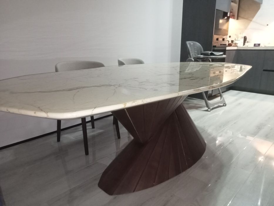 Продам Обеденный стол б/у