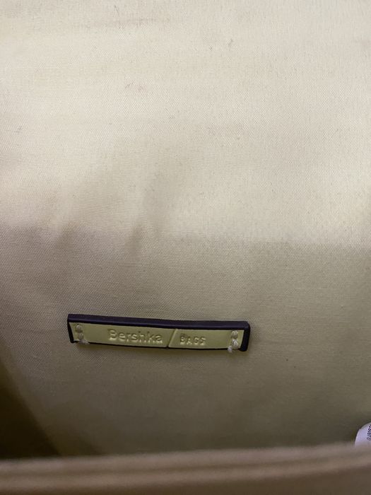 Плодам сумку Bershka