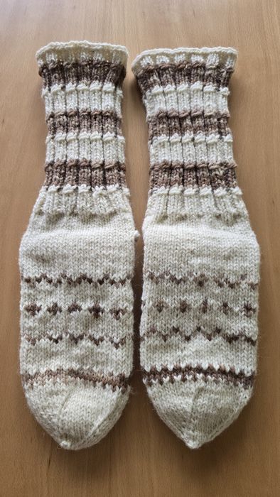 Вълнени чорапи ръчно плетени