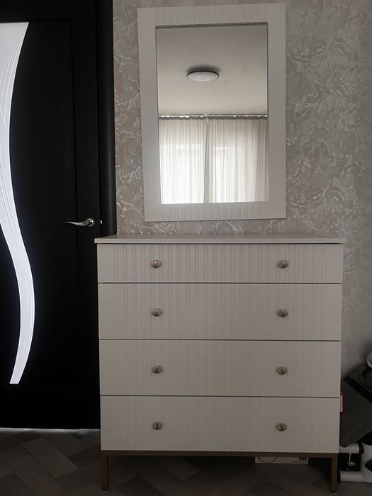 Продам комод с зеркалом