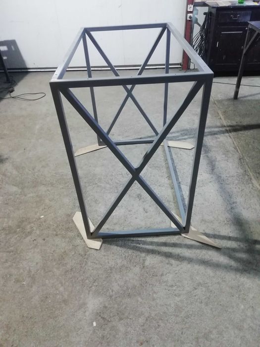 Метални маси и столове